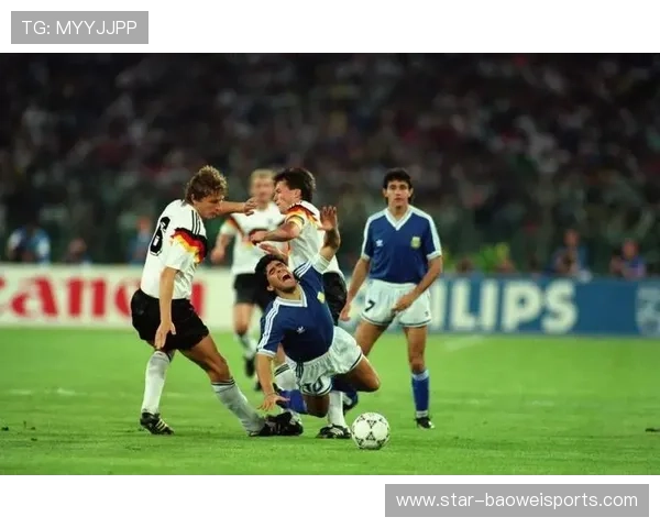 足球巨星的童年故事揭秘他们如何从稚嫩少年一步步走向辉煌舞台